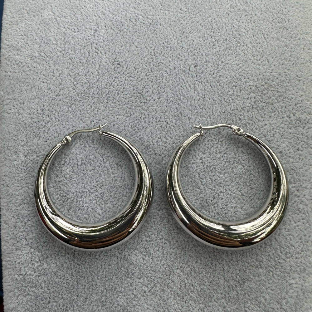 New Stainless Steel Elegant Silver Hoop Earrings 4cm long - Picture 3 of 9